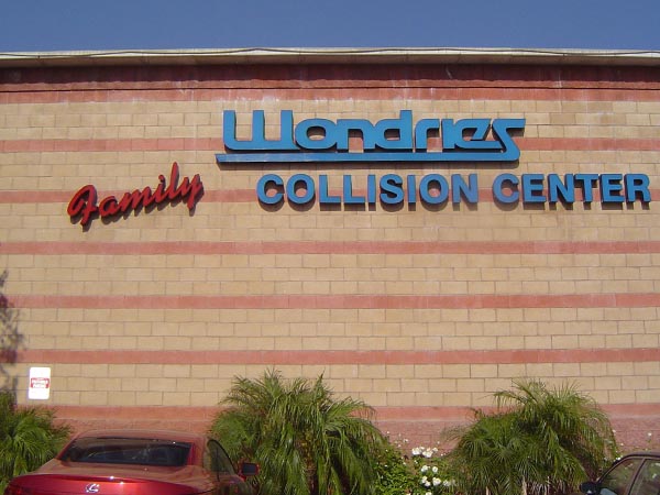 萬得利專業汽車板金修護中心