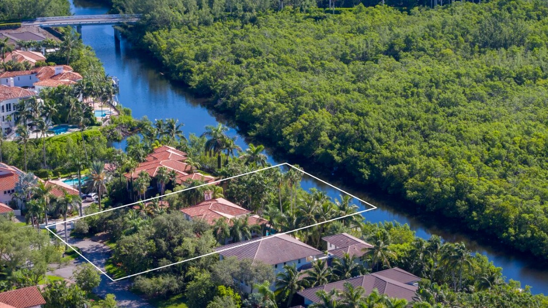 Beautiful and traditional Water Front Gem