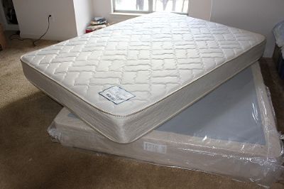 九成新床架与床垫