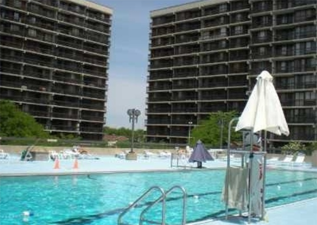 法拉盛好区大2居室condo 出售！