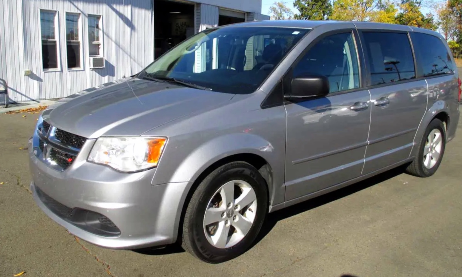 2013 Dodge Grand Caravan has seven seats in the United States, priced at 9,800