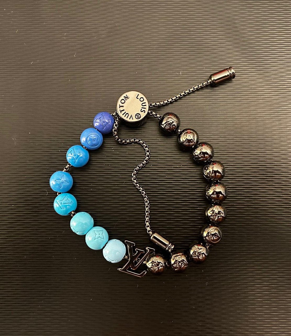 LV men's bracelet 90% new 130$