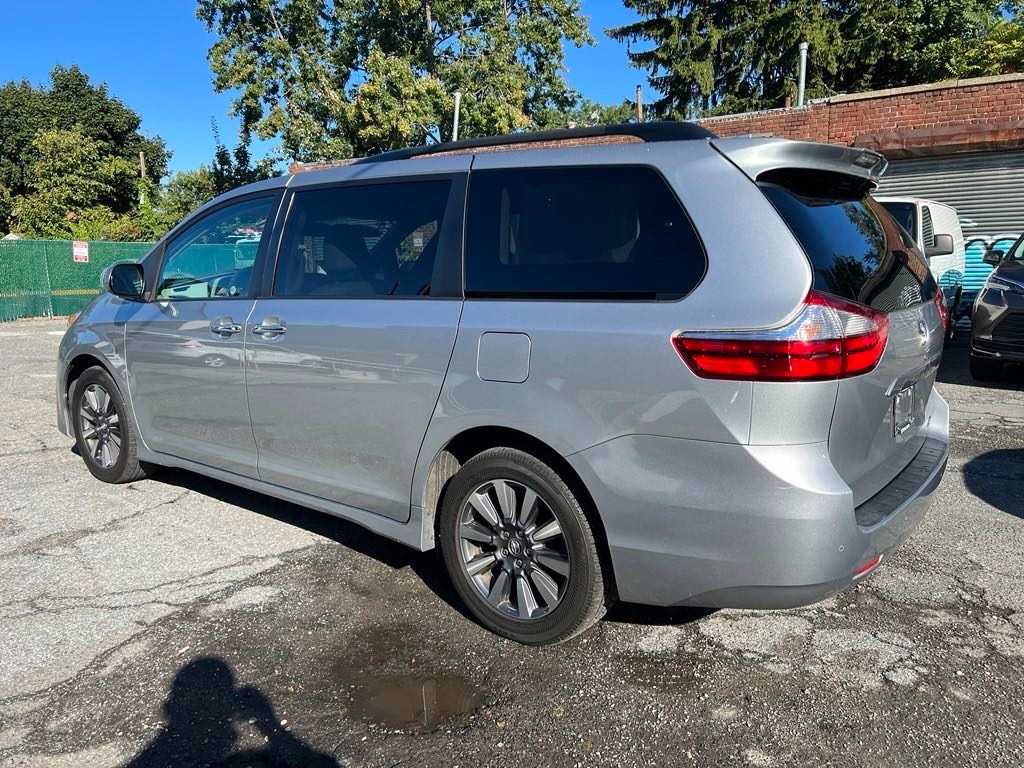 2018 TOYOTA SIENNA XLE AWD Good condition