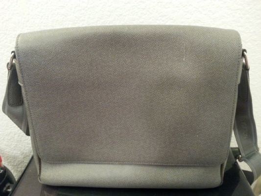 The last chance brand-name second-hand store has sold brand-name bags, necklaces, pendants, etc., all for 800