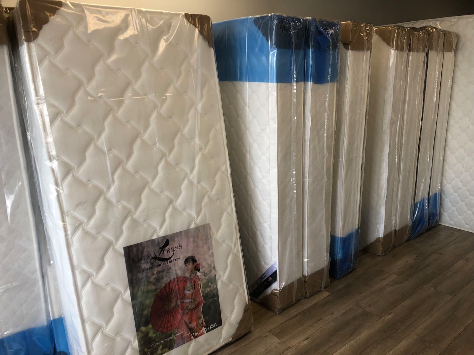 Friends who suffer from back pain, don’t wait any longer and quickly change to a hard mattress.