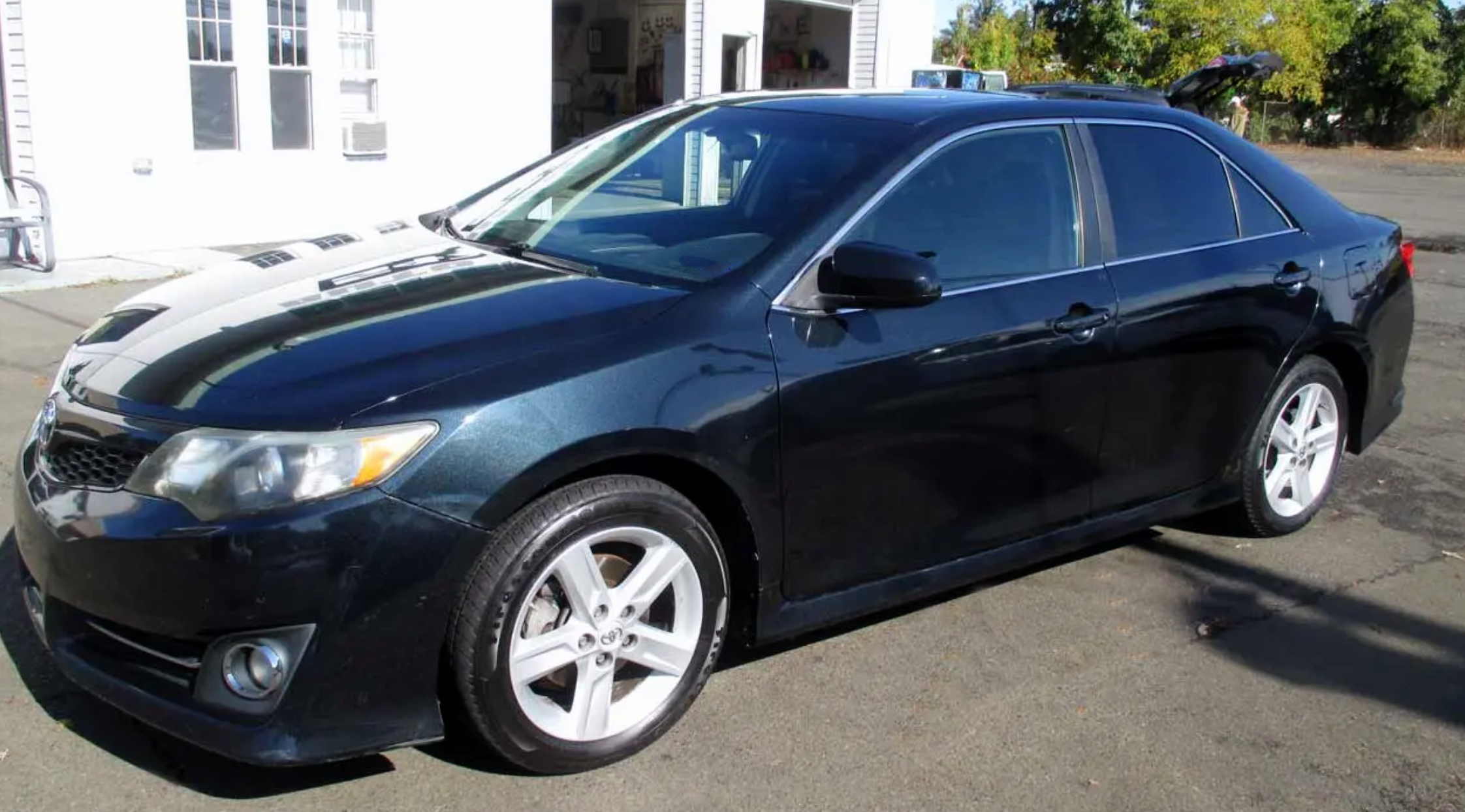 2012 Toyota Camry SE Toyota Camry sedan, priced at 11,850