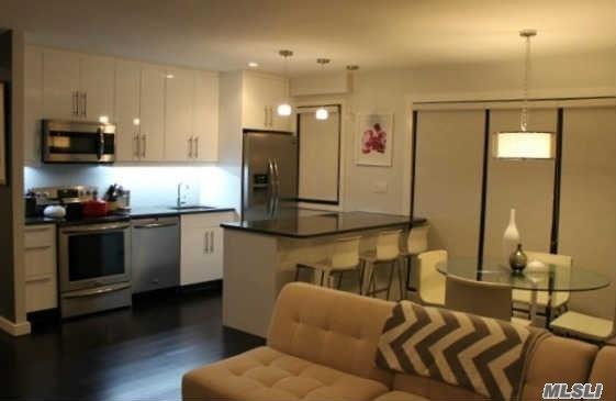 Meticulous Renovated Showplace Near LIRR