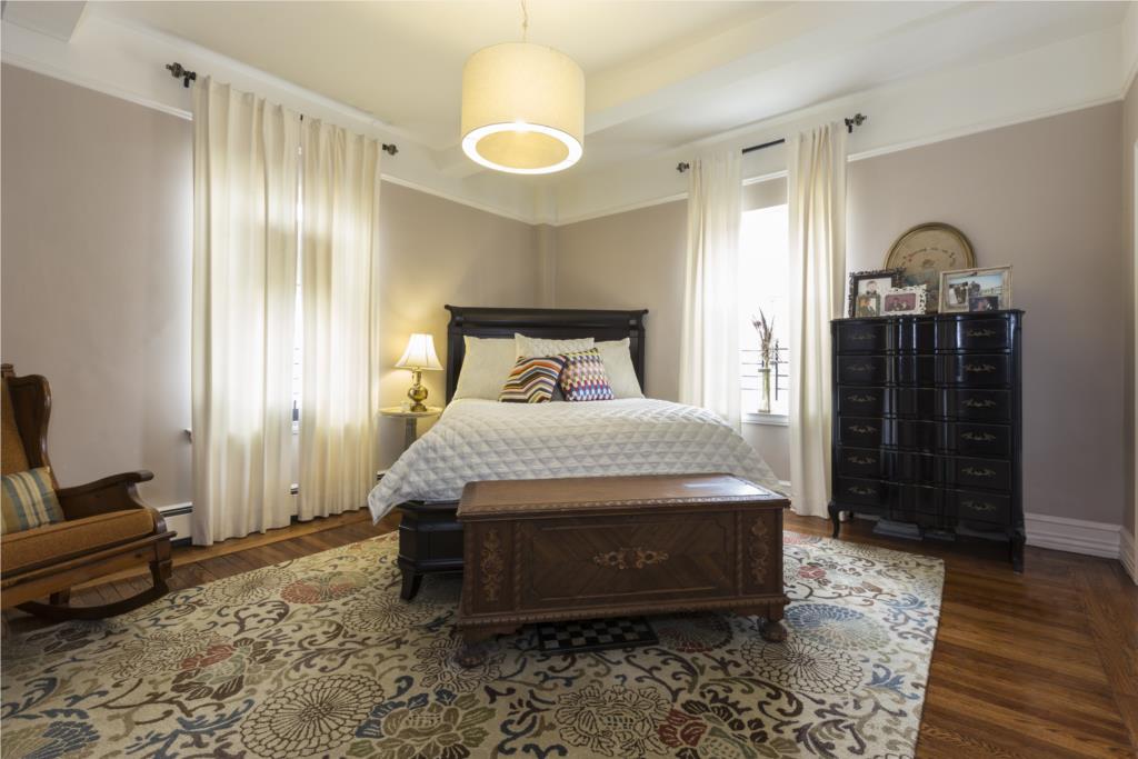 Mint Pre-War 2 BR / 2 BA - Rarely Available!