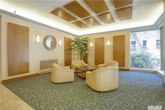 Modern and Spacious with Terrace Near LIRR, Park