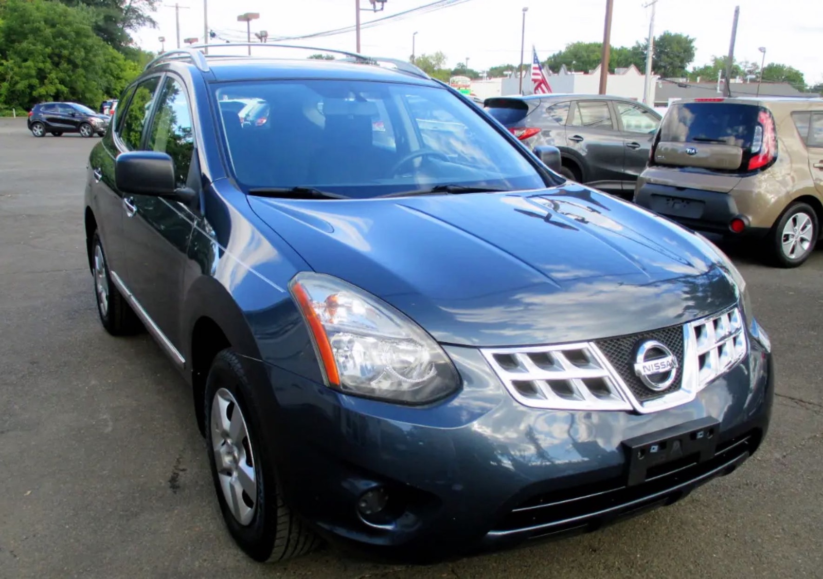 2014 Nissan Rogue five-seat SUV priced at 8,900