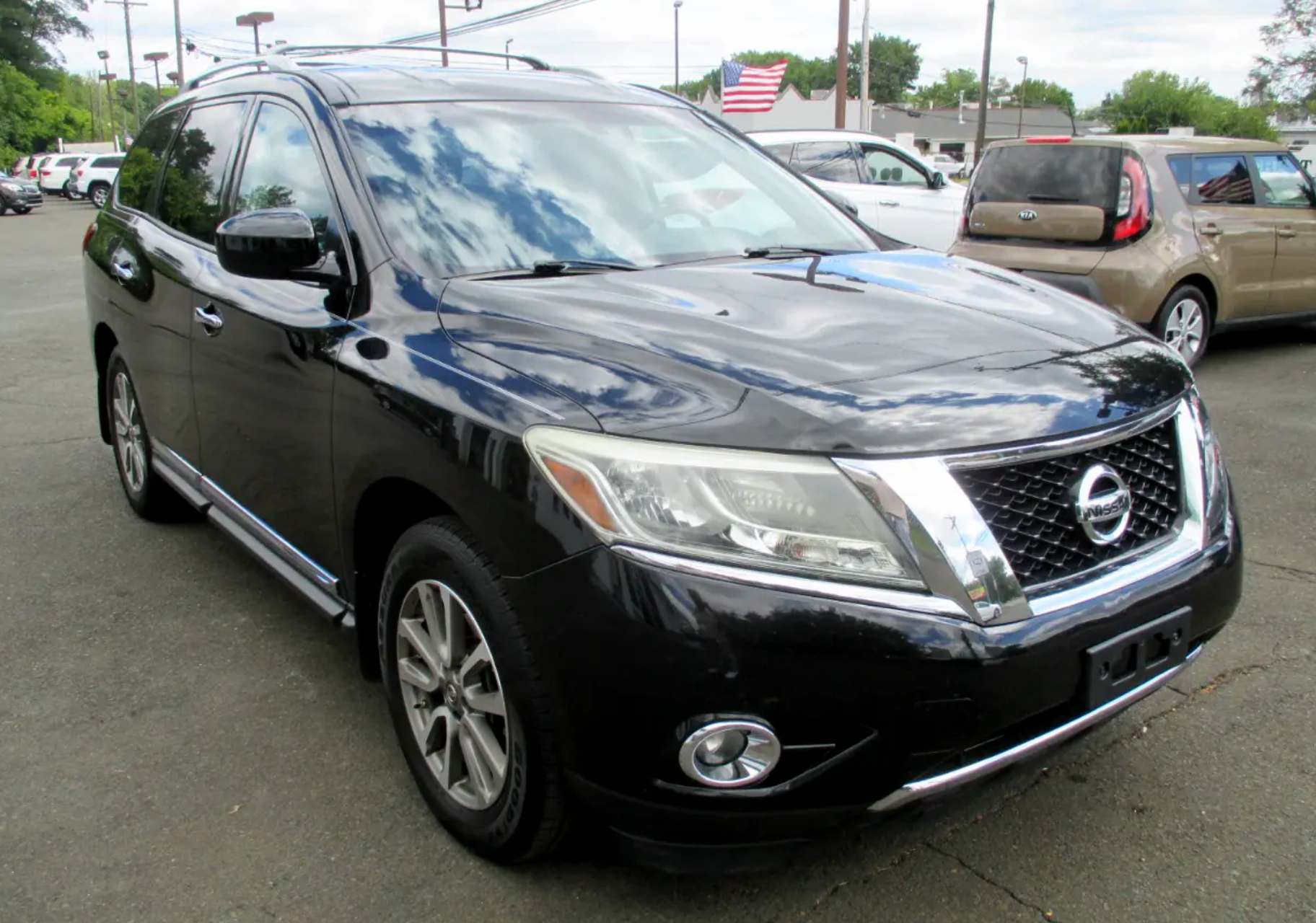 2014 Nissan Pathfinder Nissan SUV with seven seats, priced at 12,850