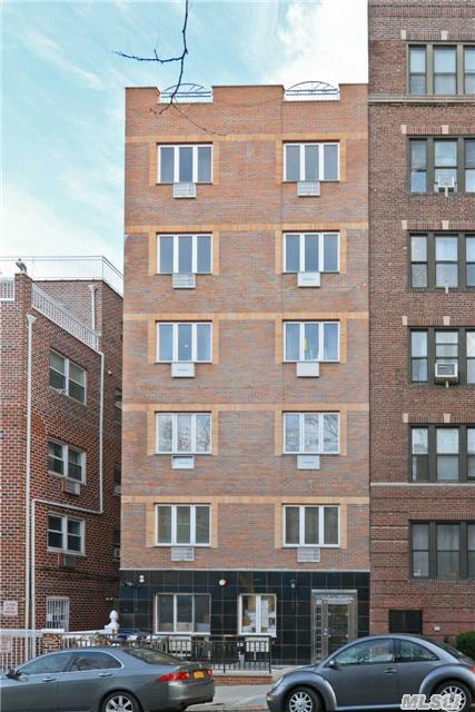 MULTI FAMILY BUILDING 12 UNITS ZONING R7A