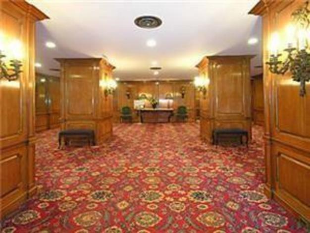 Sweet Two Bedroom, one and a alf Superb Bath Apt