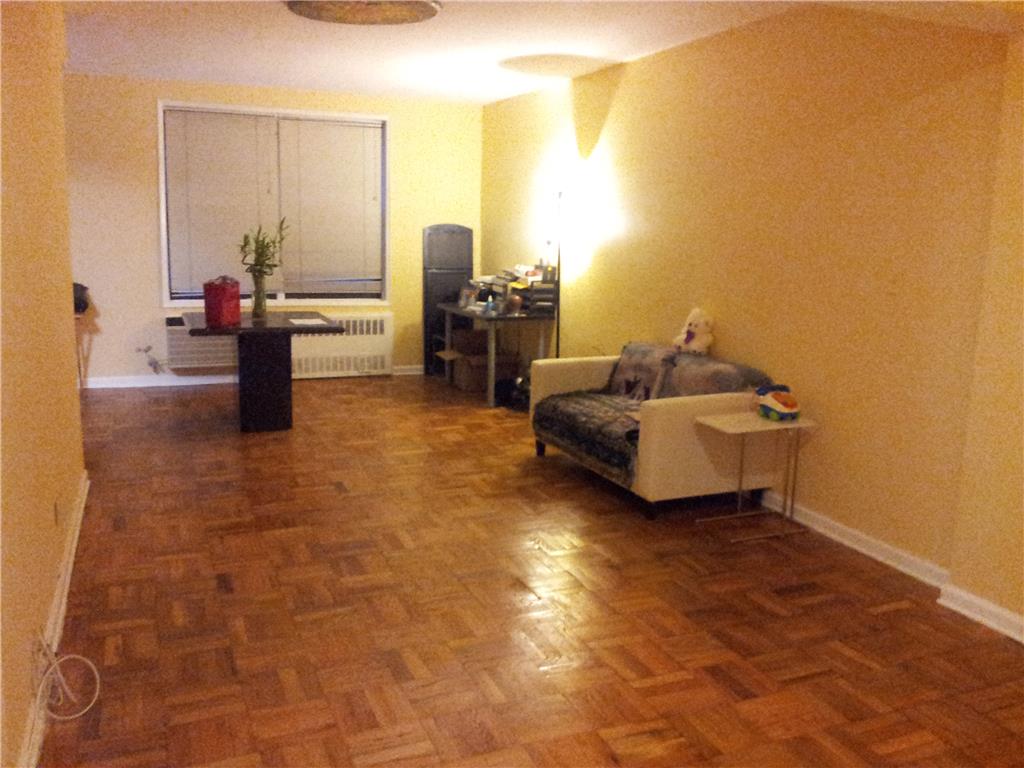 法拉盛中心一卧一室合作公寓出售