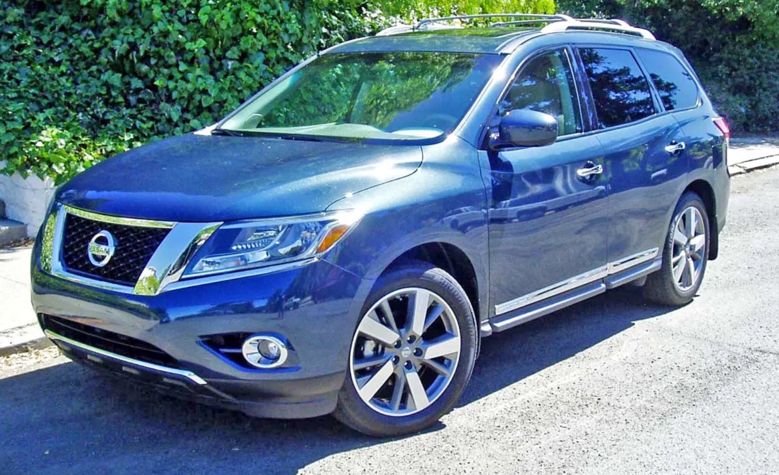 2013 Nissan Pathfinder 4WD priced at 13,950