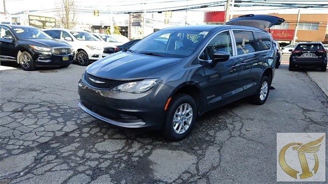 ideal auto Times Auto Dealer used car 2021 CHRYSLER VOYAGER