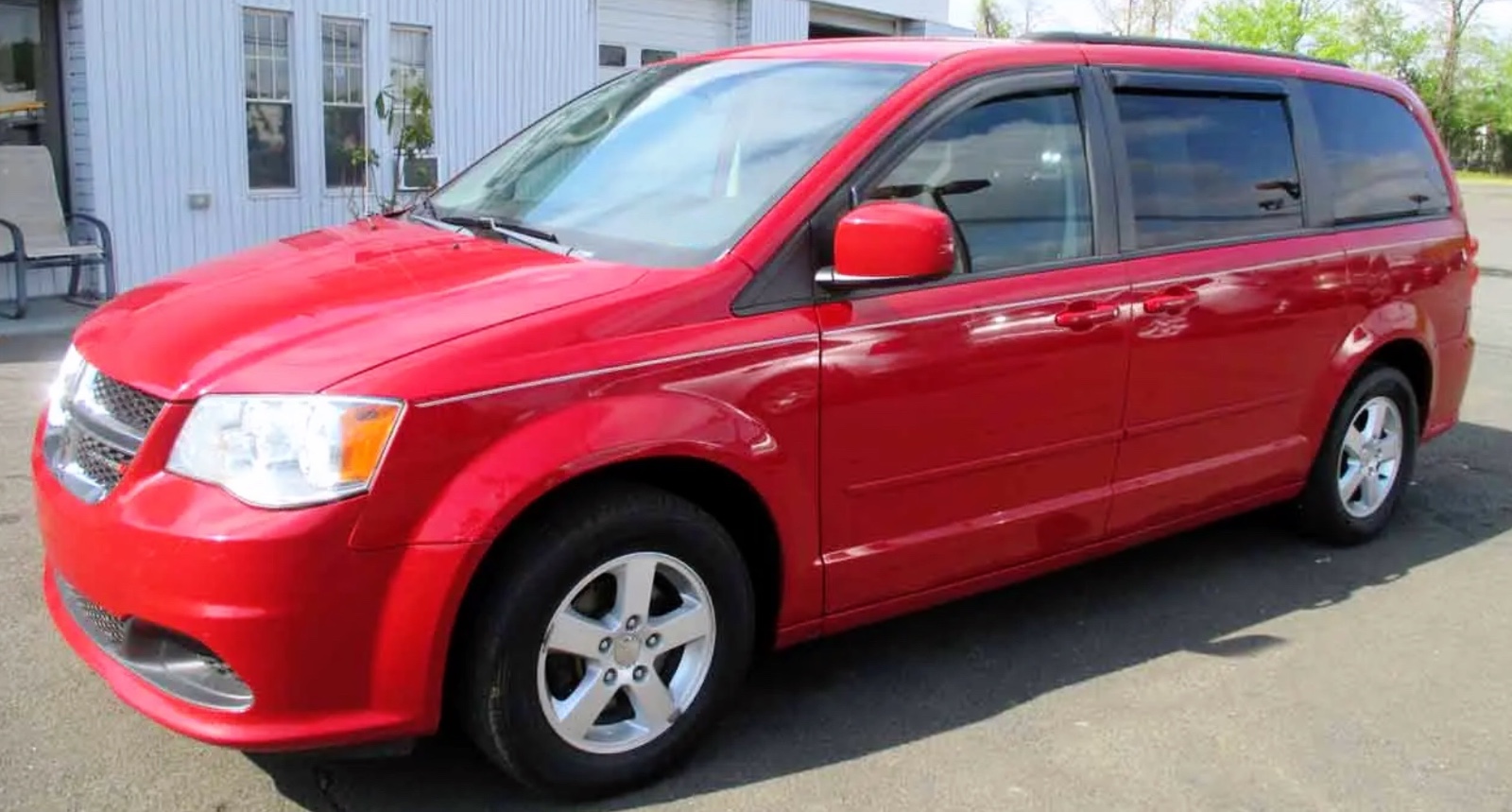 2012 Dodge Grand Caravan has seven seats in the United States, priced at 8,995