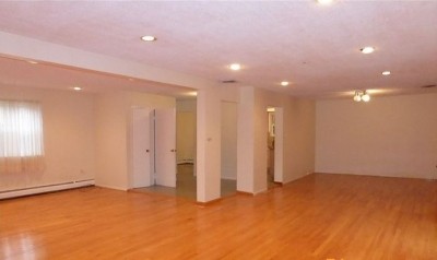 法拉盛 金城发超市一分钟 三室一厅 出租（水电气网