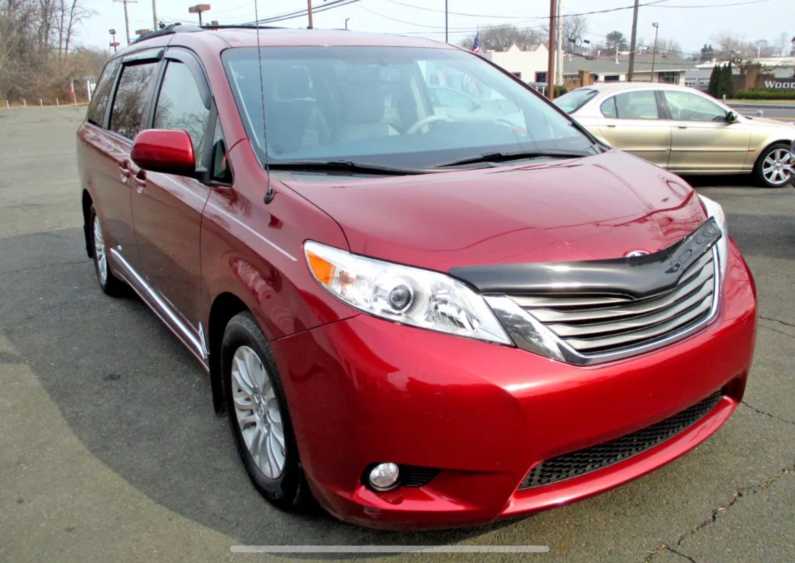 2014 Toyota Sienna XLE Toyota eight-seater, priced at 16,995