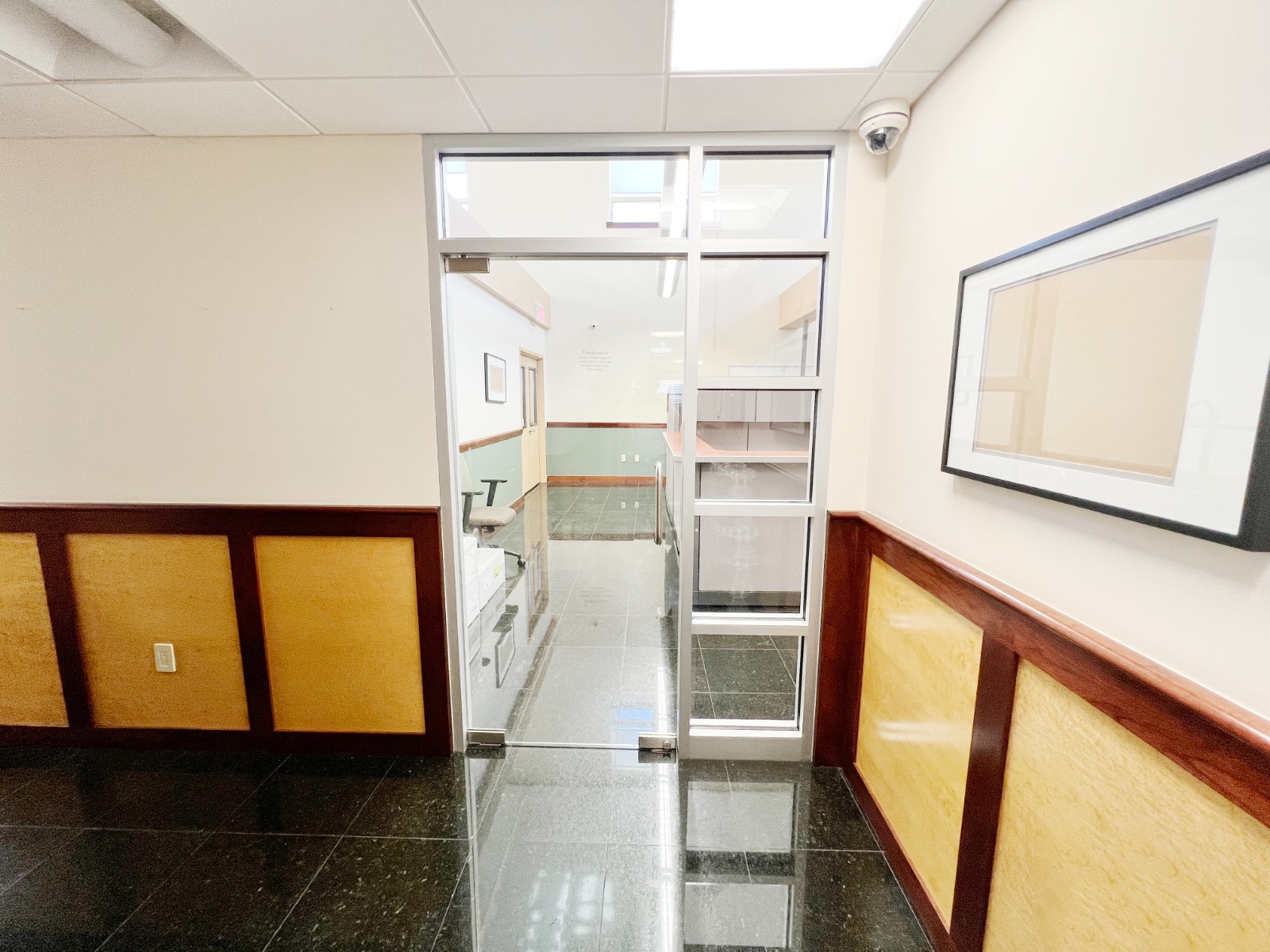 办公室招租 - 大学点近法拉盛