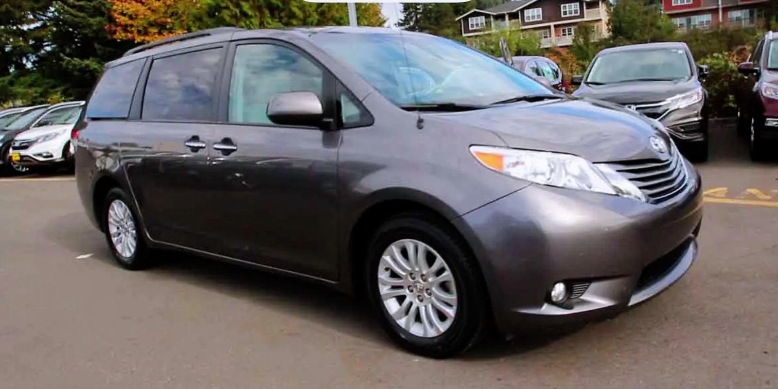 2012 Toyota Sienna XLE Toyota seven-seater, priced at 12,900
