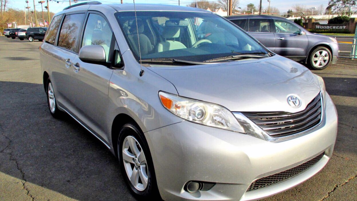 2013 Toyota Sienna price 13950