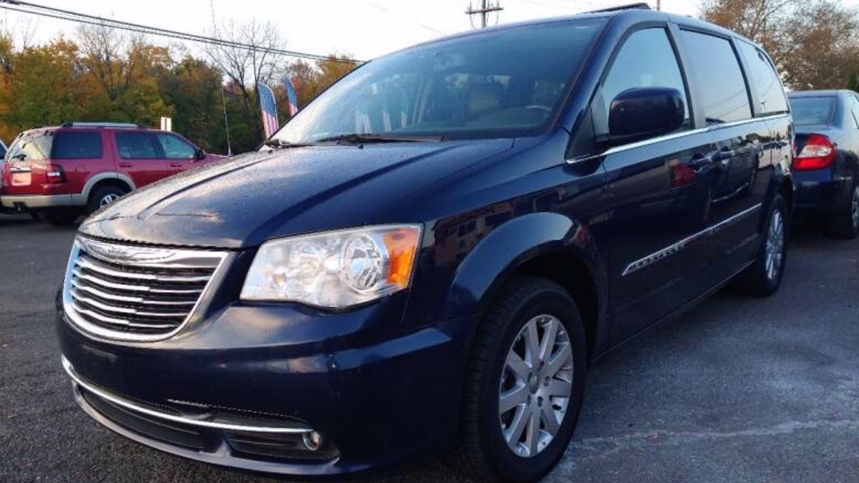 2014 Chrysler Town & Country Touring priced at 14,800