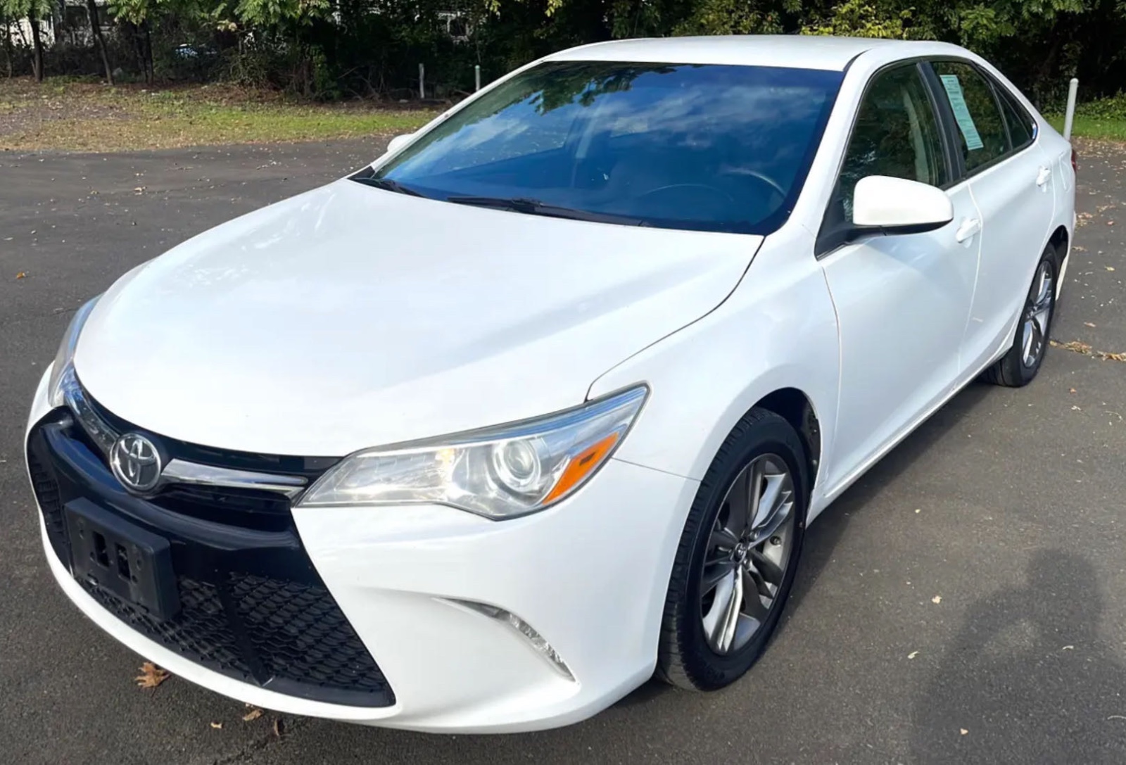 2015 Toyota Camry XLE Camry sedan, priced at 12,850