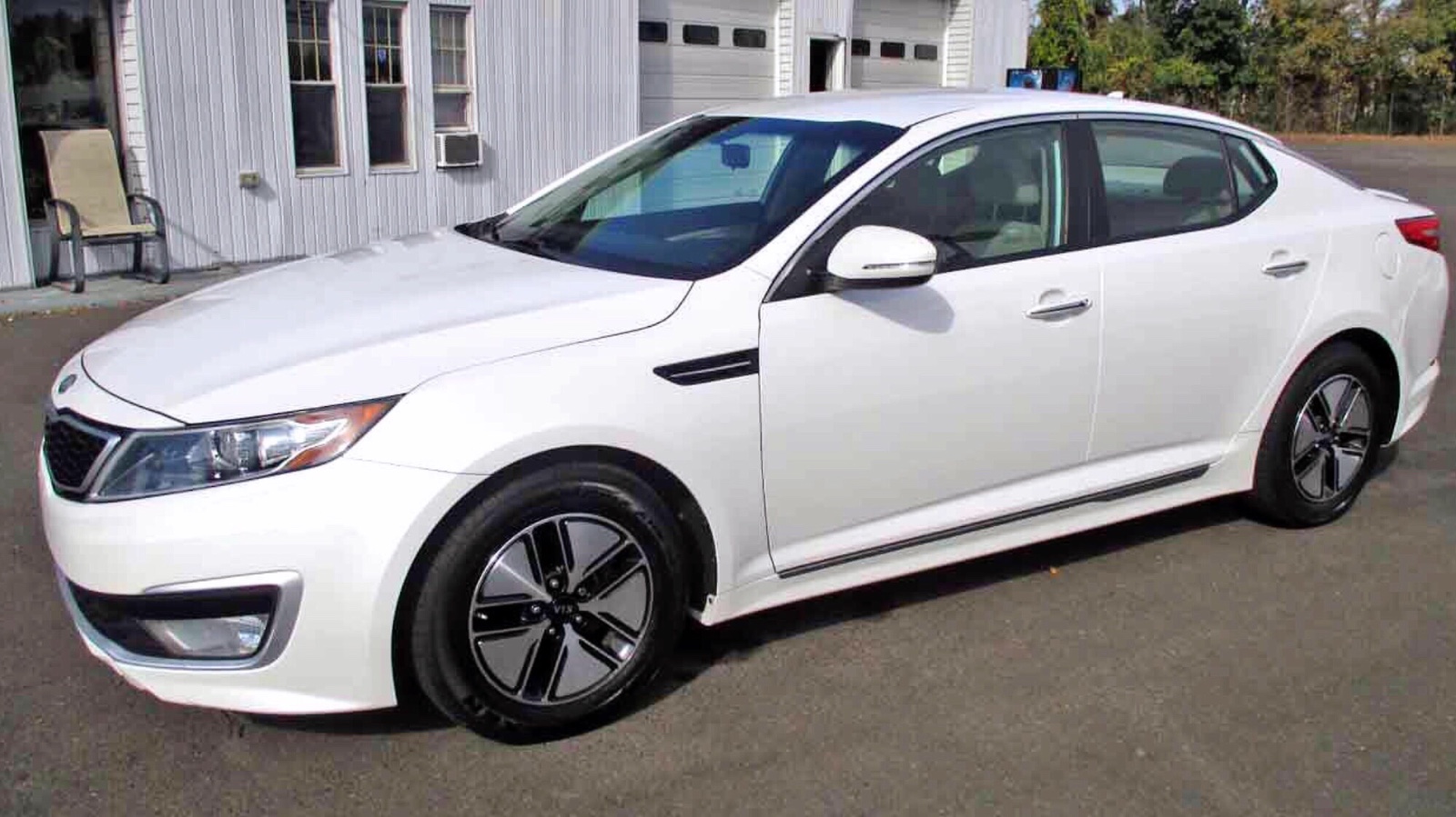 2012 Kia Optima gasoline-electric hybrid sedan, priced at 11,850
