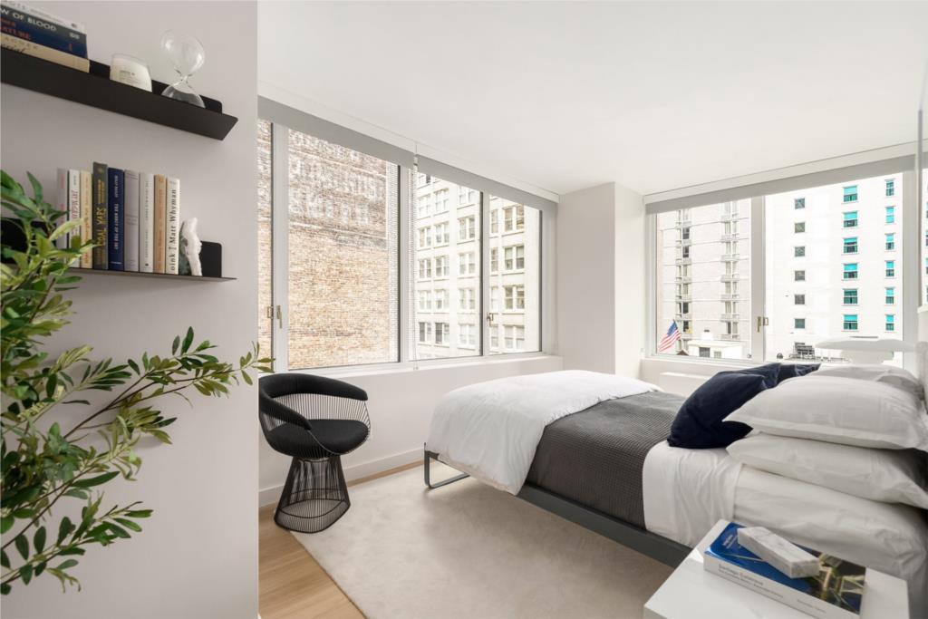 曼哈顿Ktown招次卧女生 客厅不住人 10月中旬入住