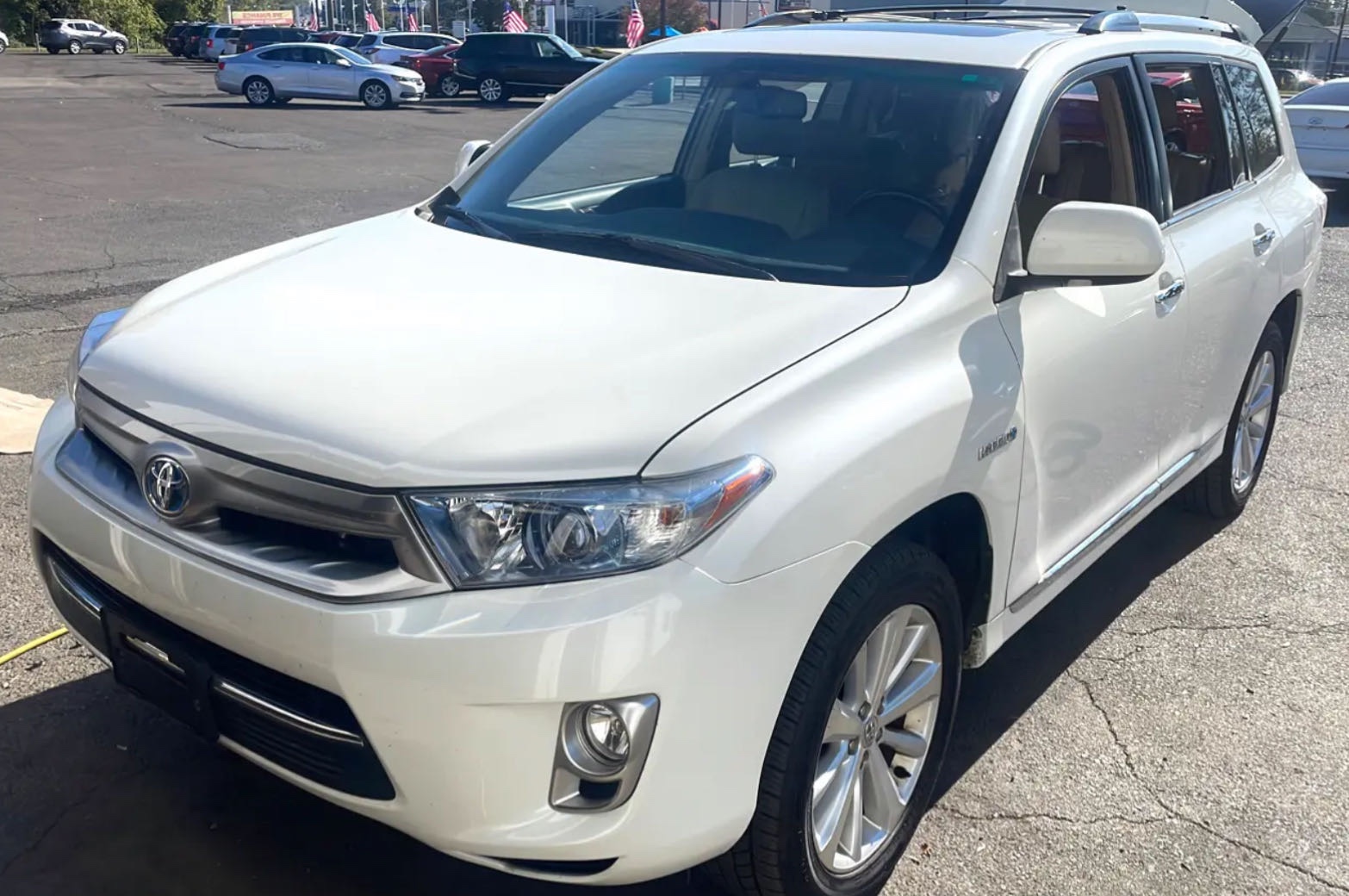 2011 Toyota Highlander Hybrid 4WD Limited Toyota Highlander gasoline-electric hybrid SUV with seven seats, priced at 9850