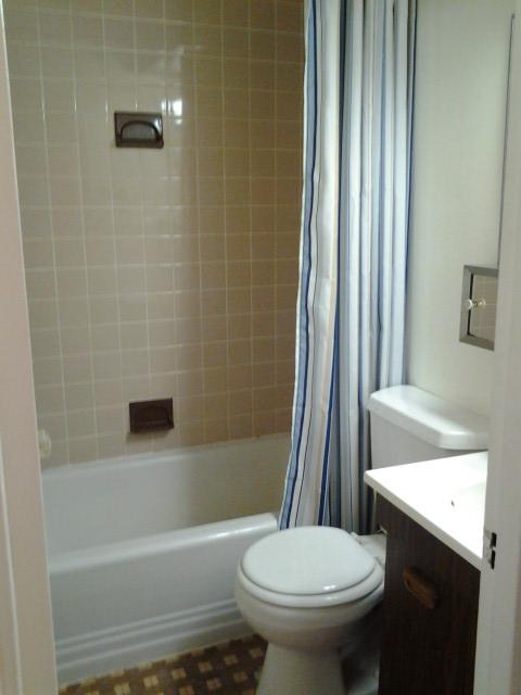 纽约曼哈顿中城易合租一室一厅出租_2400/月包水暖