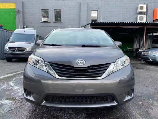 2014 toyota sienna le