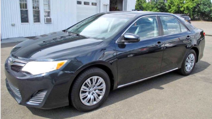 2012 Toyota Camry priced at 9800