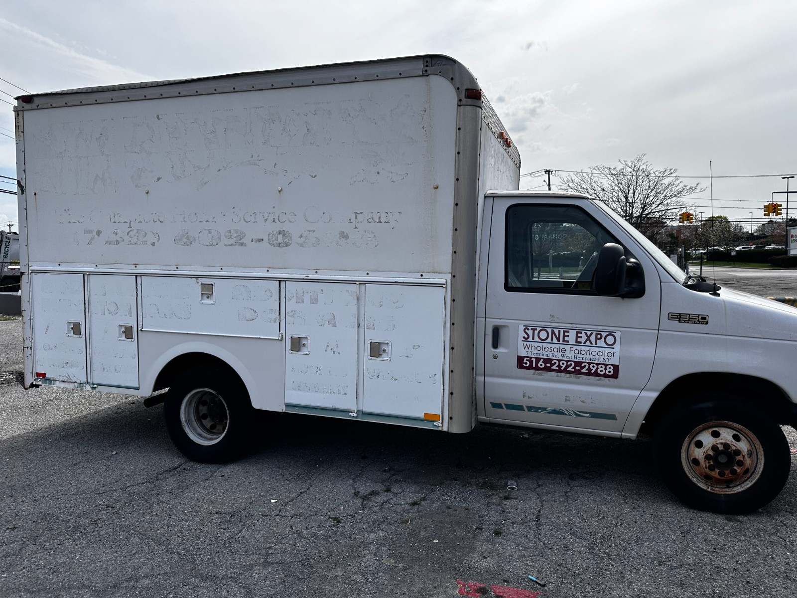 -------- Used Ford truck FORD E-350 SUPER DUTY 12-foot box for sale, low MILAGE ---------