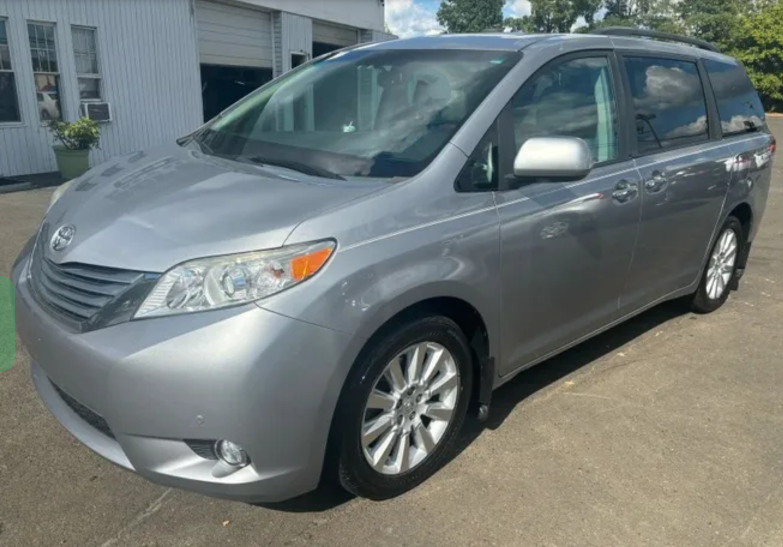 2012 Toyota Sienna Limited Toyota seven-seater, priced at 11,850