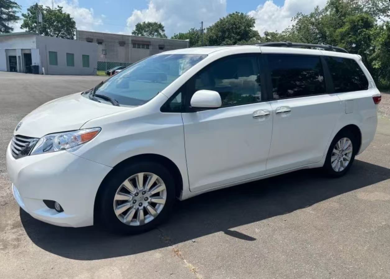 2015 Toyota Sienna XLE 7-Passenger Toyota seven-seater priced at 13,980