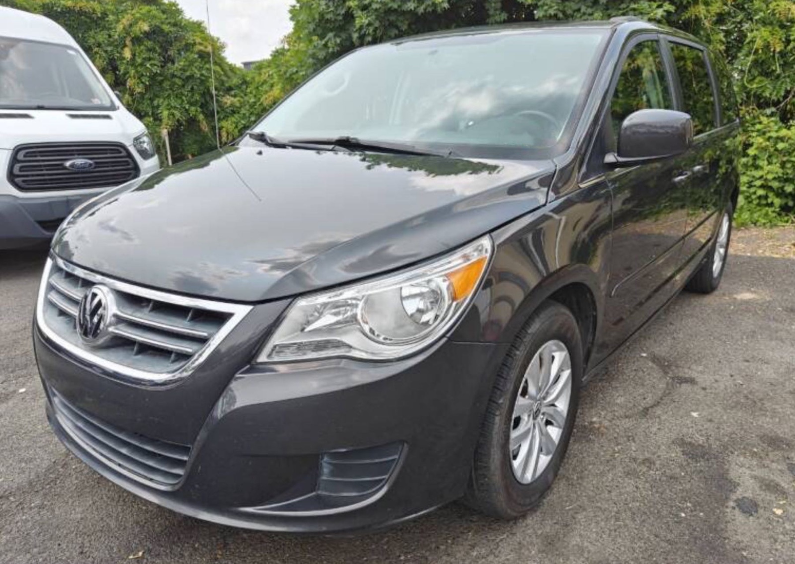 2012 Volkswagen Routan SE Mini-van, seven seats, priced at 8,500