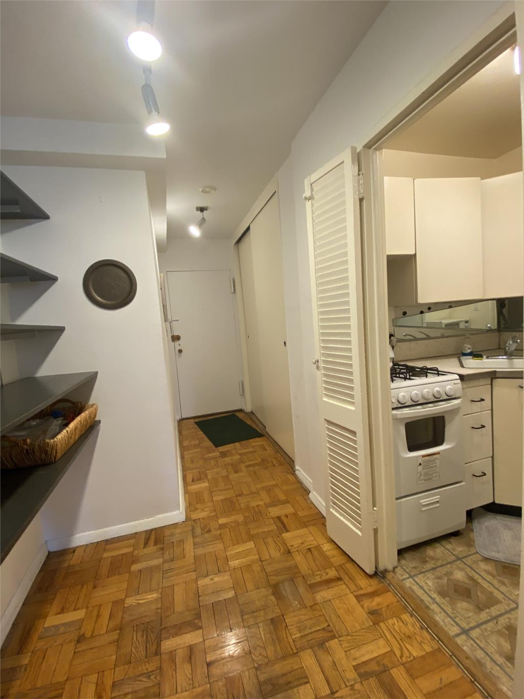 纽约曼哈顿中城门卫电梯康斗Studio公寓出售