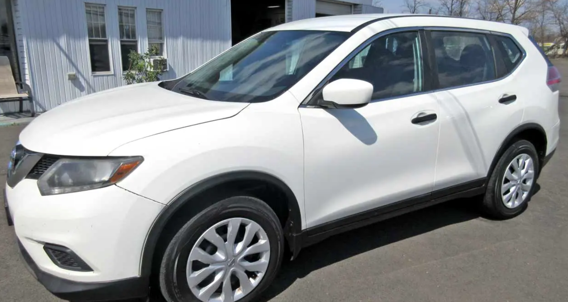 2016 Nissan Rogue AWD Nissan five-seat SUV, priced at 11,850