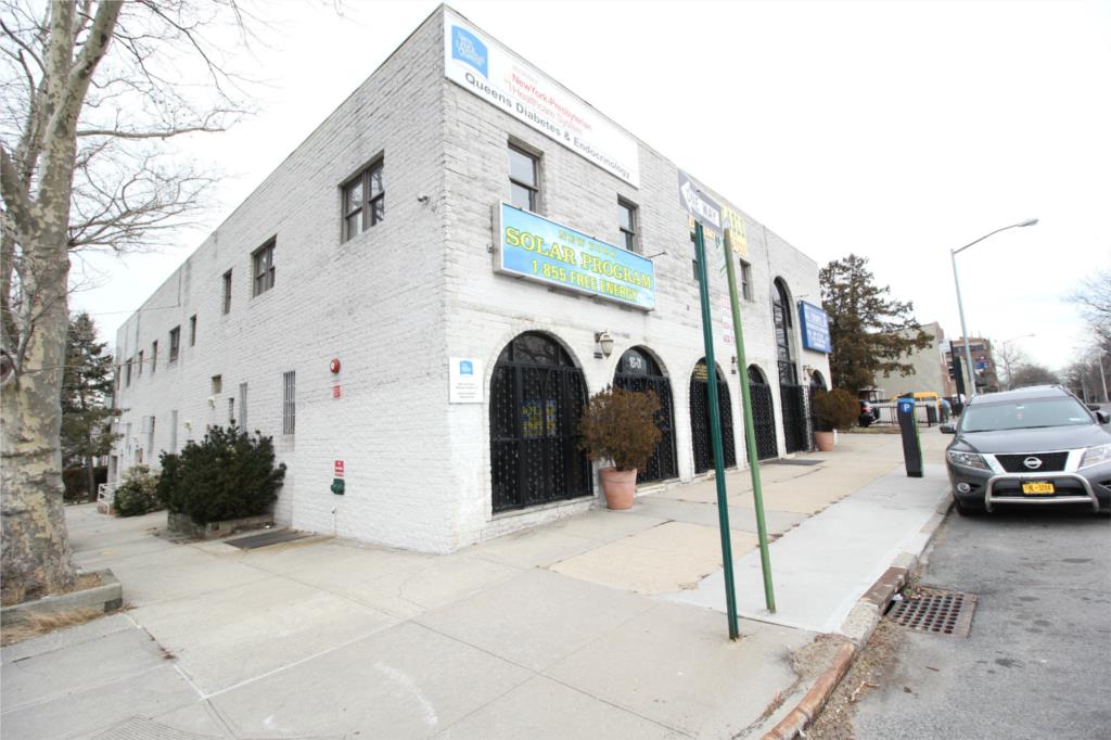 法拉盛周边495公路旁,靠近凯辛娜,2楼整层出租6000尺