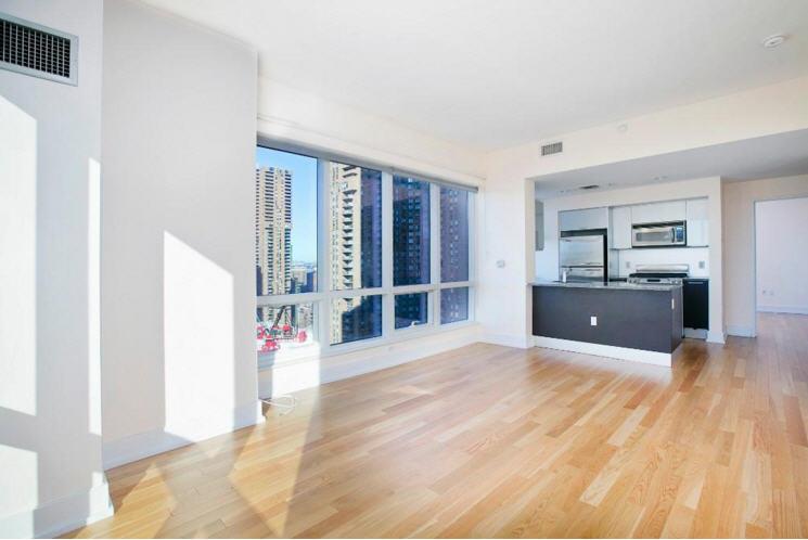 多图 无费 出租 两室两卫豪华高层 朝南朝西 落地窗