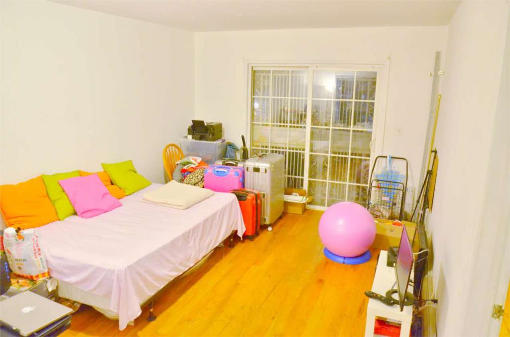 皇后区Elmhurst近地铁超市大房小房及客厅，拎包入住