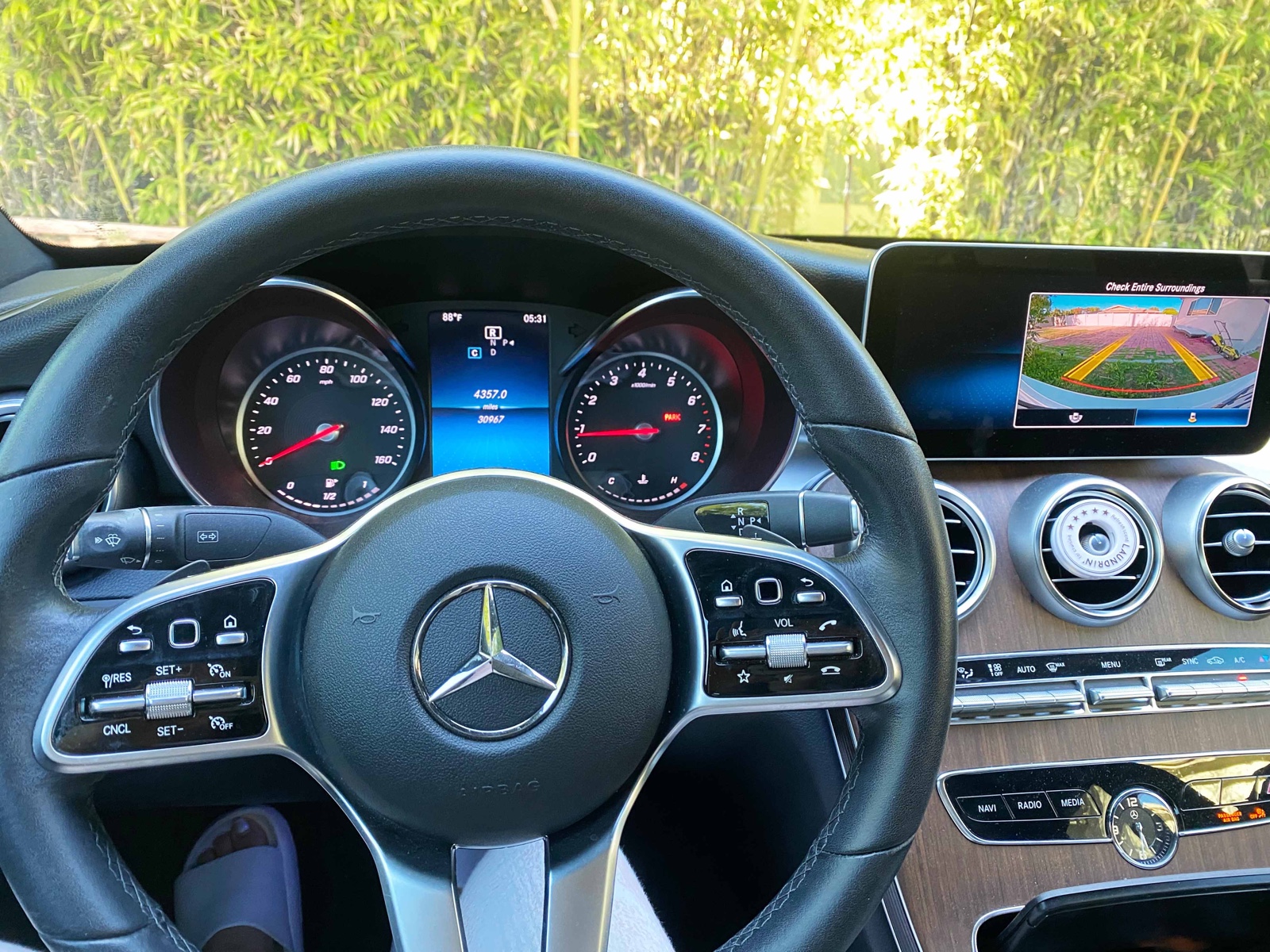 2万7开走2019年奔驰白色 c300 好价出售 [倒车影像]