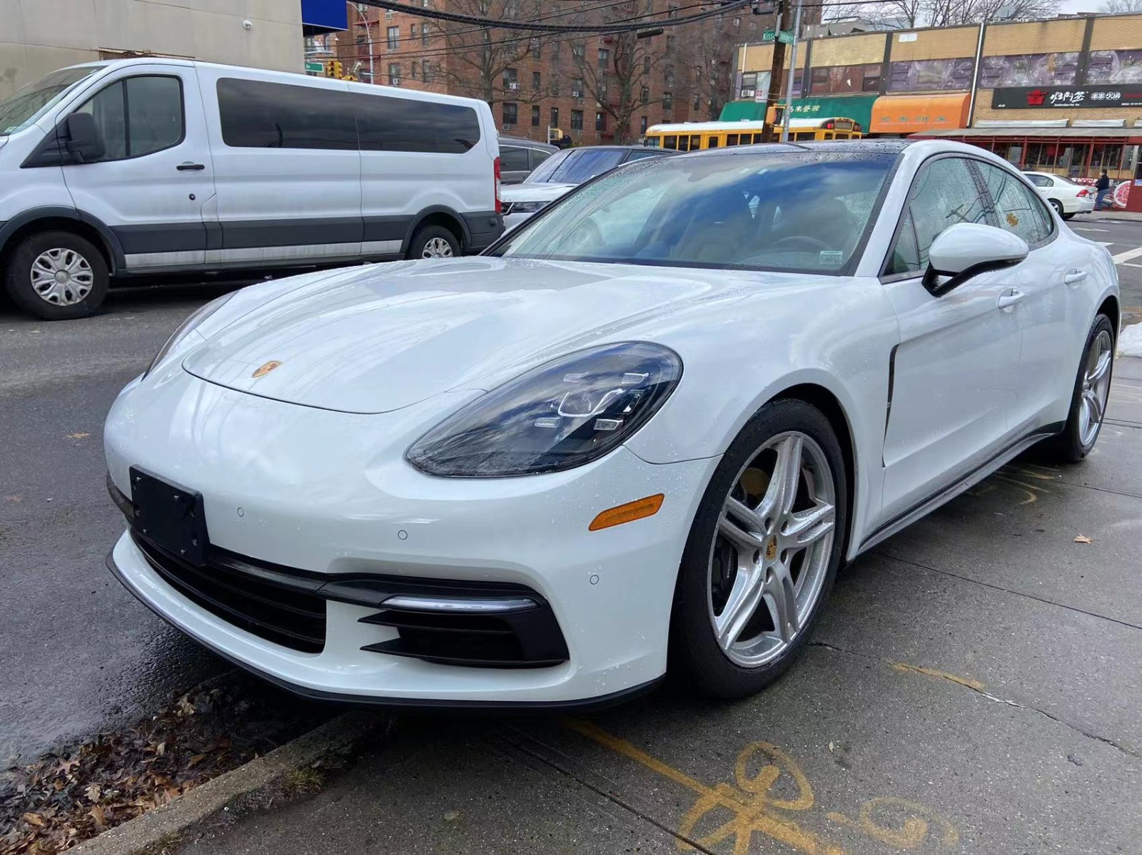 保时捷帕拉梅拉Panamera4，20寸轮毂，加装科技包。