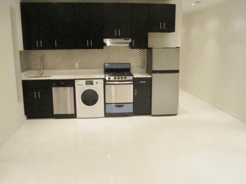 曼哈顿 上西区 新装修 五房两卫带洗衣机乾衣机 出租