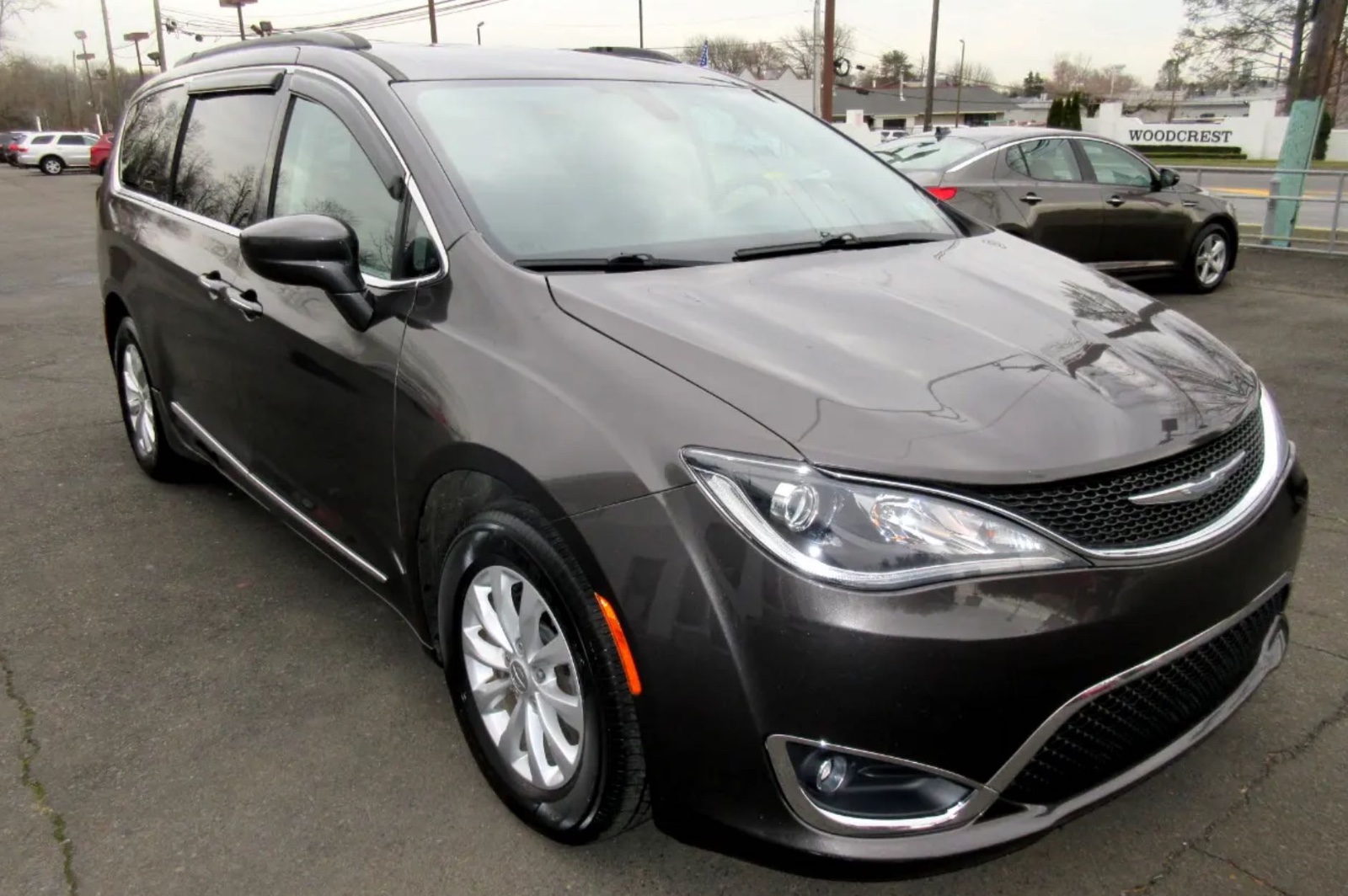 2017 Chrysler Pacifica Touring price 12850