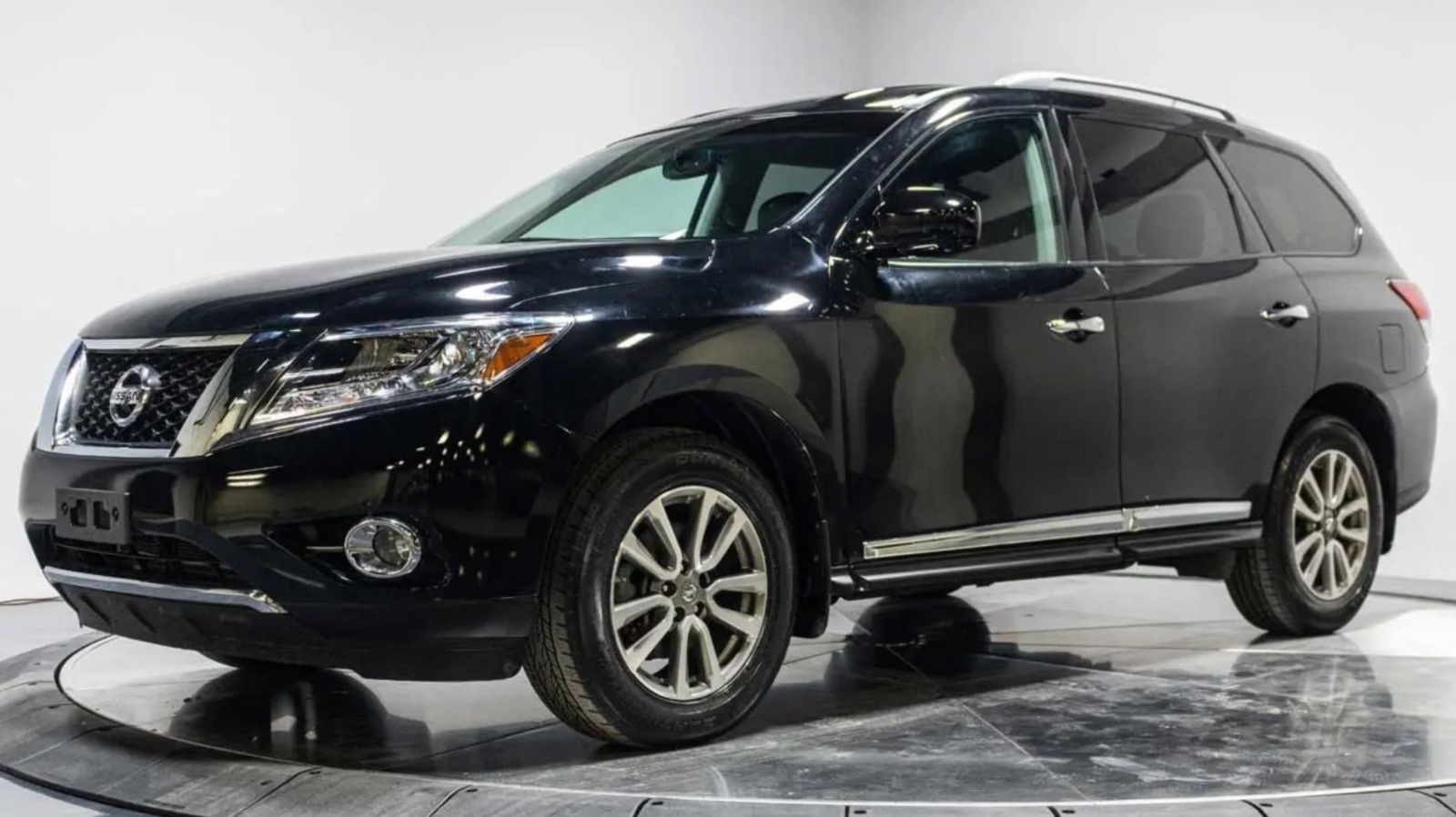 2014 Nissan Pathfinder 4WD Nissan SUV seven seats priced at 11850