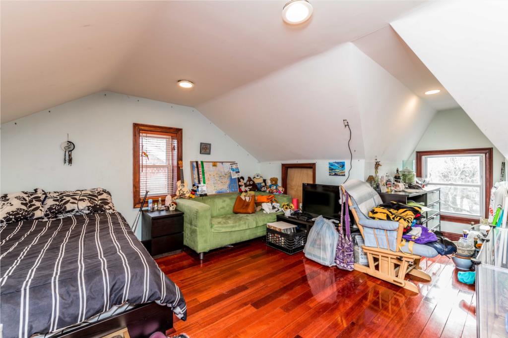 法拉盛精美装修2家庭5卧2浴全砖独立屋出售