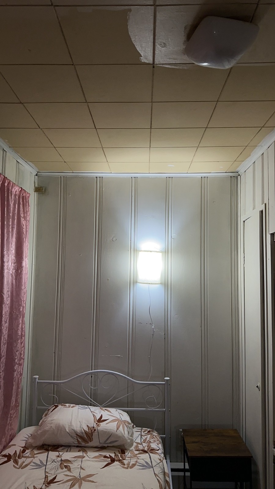 3 bedrooms, 1 kitchen, 1 bathroom and 1 living room for 1,200 knives (single house Unit 1 on the first floor)